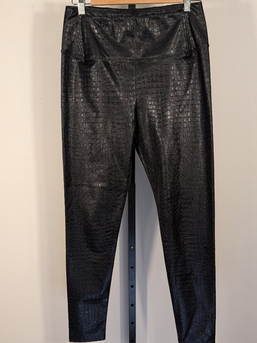 7 For All Mankind Black Croc Embossed Faux Leather Pants | Sz M